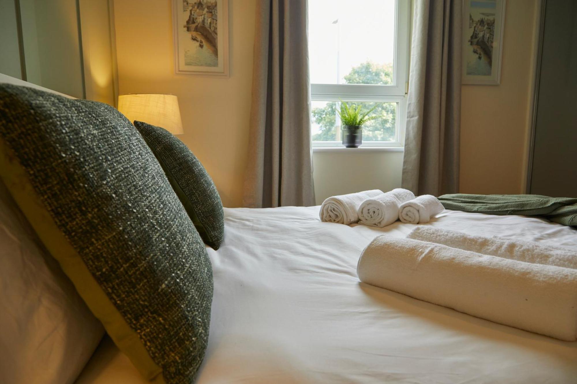 Stylish 2-Bedroom Apartment With Free Parking Halifax Dış mekan fotoğraf